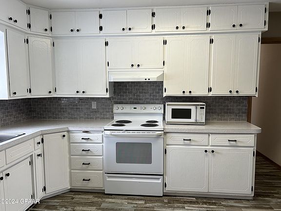 4th image of 413 Minnesota St N