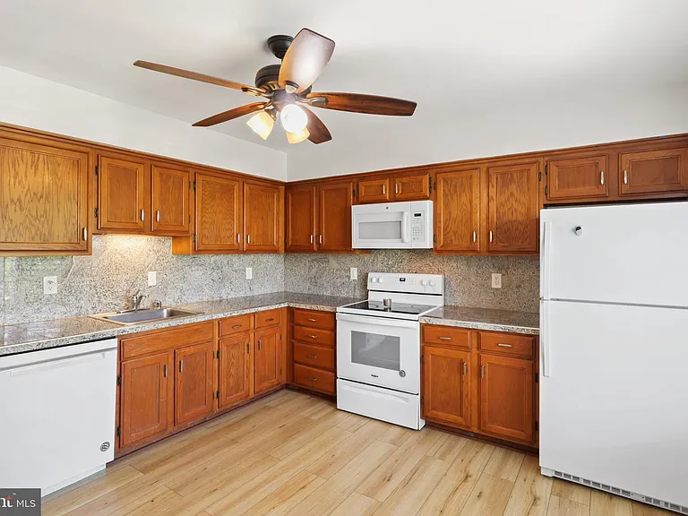 3146 Valentino Ct — Photo 8