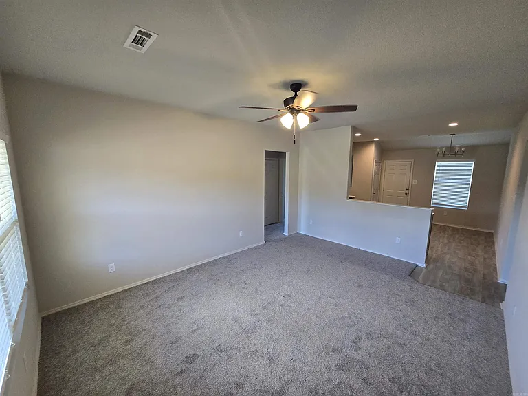 31 Winter Valley Cv — Photo 2