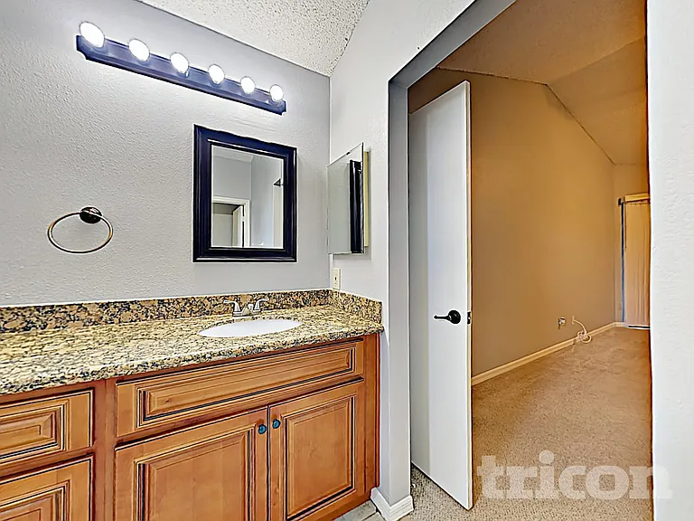 1805 Hitching Post Pl — Photo 34