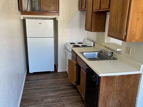 3rd image of 1932 E Lindsey St APT 203
