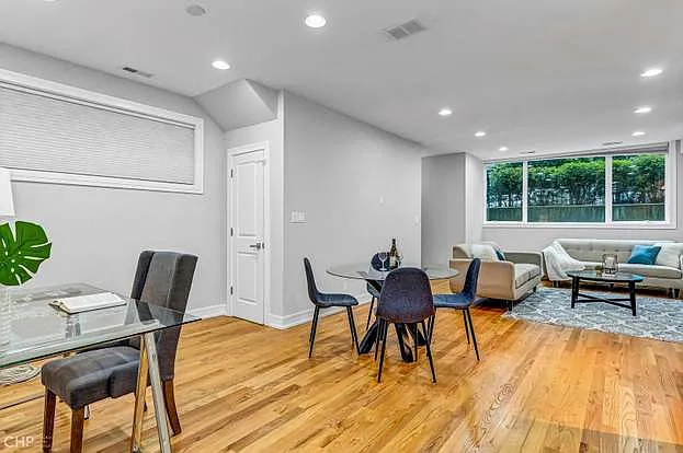 821 W Roscoe St #1 — Photo 104