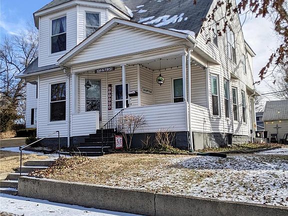 2nd image of 320 N 1st St