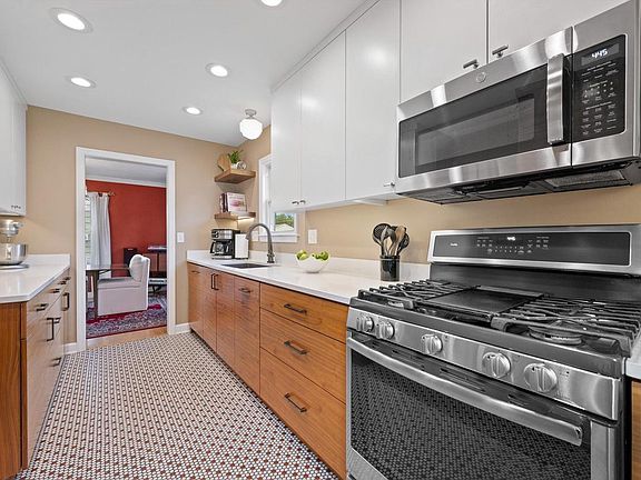 4th image of 3436 S Adams AVENUE