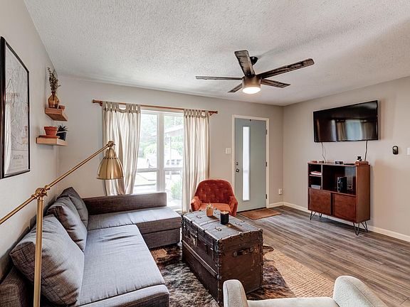 3rd image of 11301 Oakwood Dr #A