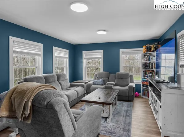 379 Pat Nixon Road, State Road, NC 28676