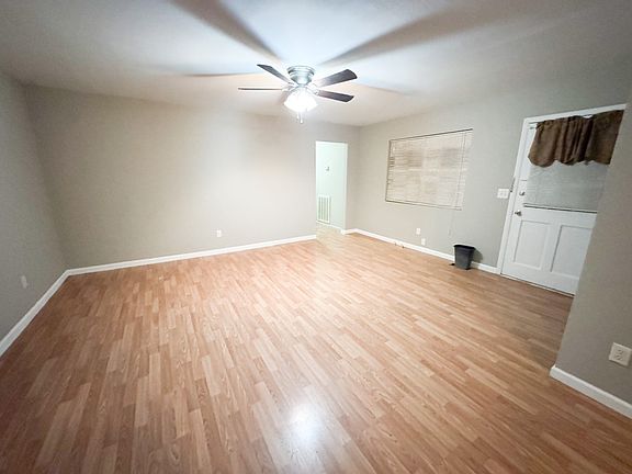 5th image of 516 Goldensand Ln