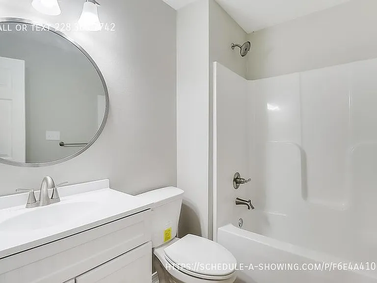 912 Maple St — Photo 16