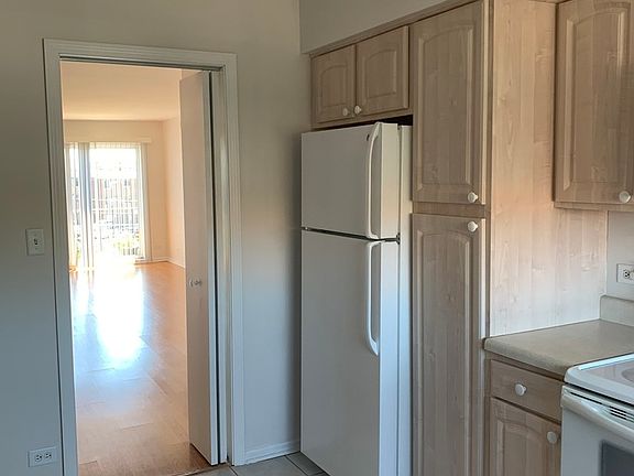 3rd image of 4176 Cove Ln #3C