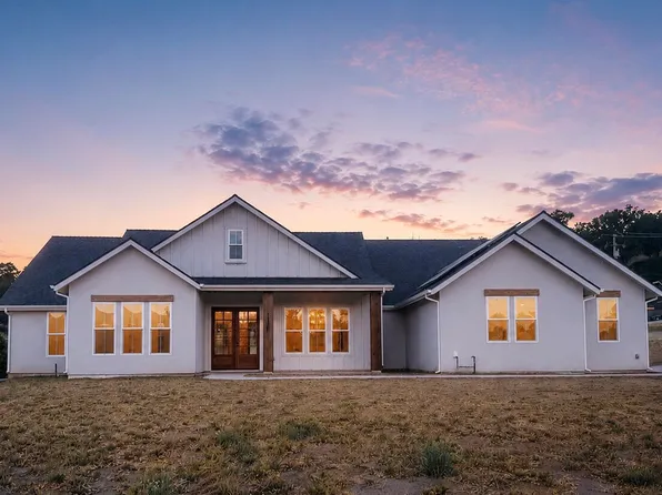24401 Oaktree Ct, Tehachapi, CA 93561