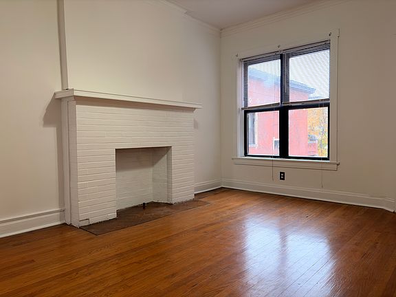 3rd image of 3722 N Sheffield Ave APT 3S