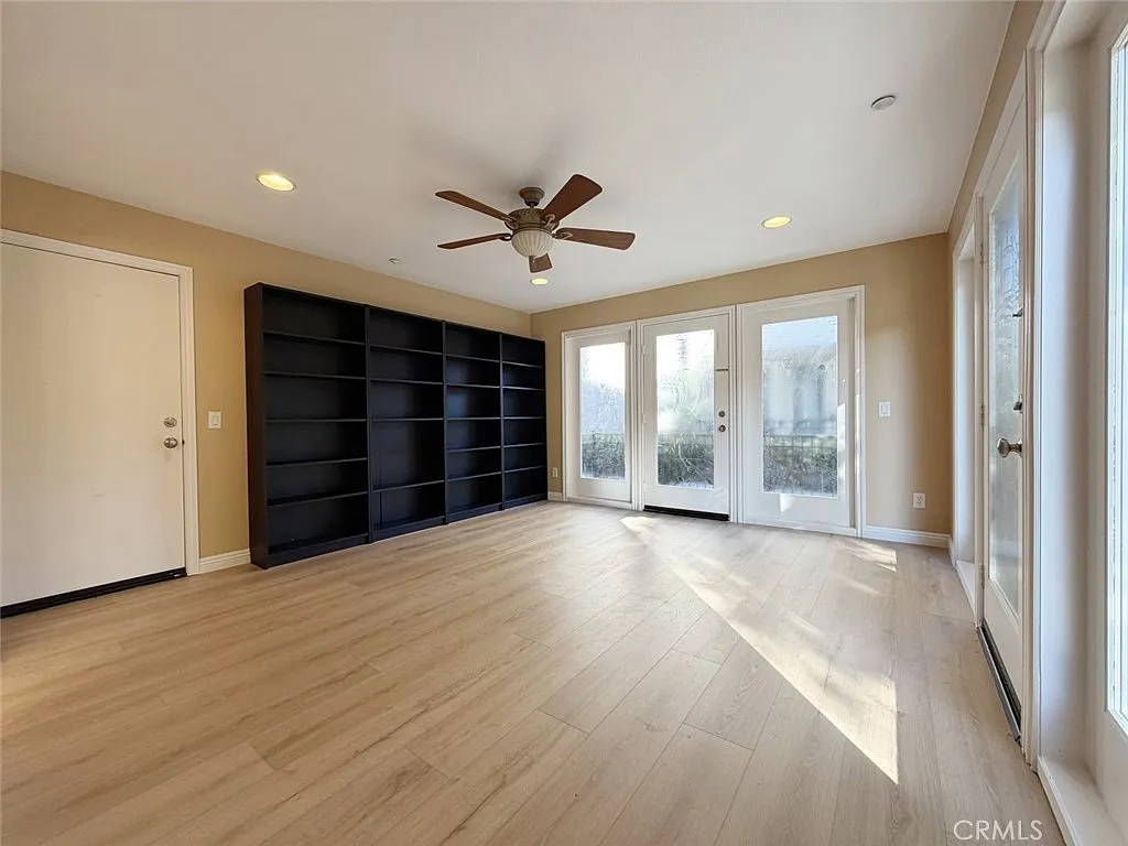 3 bed, 3.5 bath, 1595 sqft, $4,200 — Photo 2