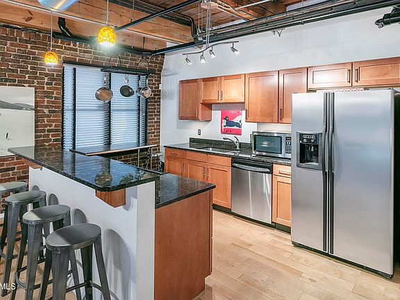 4th image of 240 W Jackson Ave