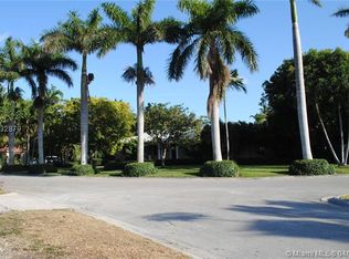 520 Bay Point Rd, Miami, FL 33137