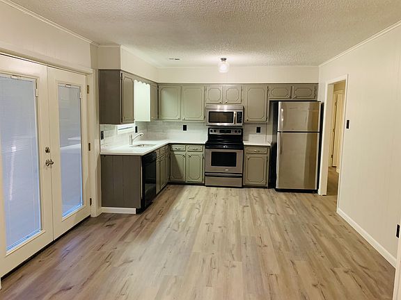 2nd image of 130 Hillside Cir