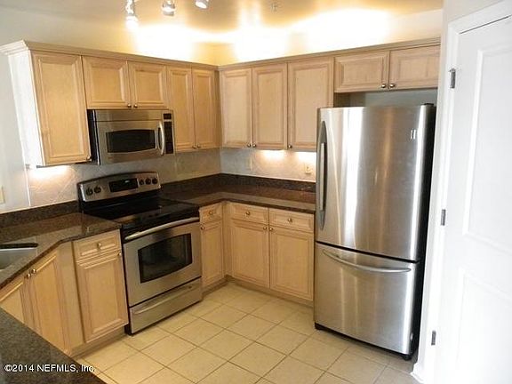 4th image of 400 E Bay St Suite 1707