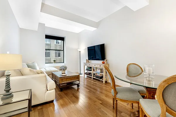 Rented by Compass | media 12