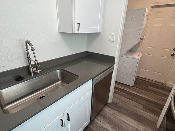 2nd image of 1406 E Jefferson St #1