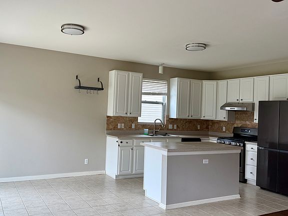 3rd image of 2312 S Mineral Dr