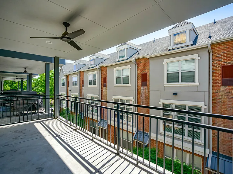 2127 Clark St #104 — Photo 23