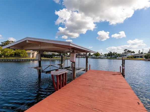 9373 1st St NE, Saint Petersburg, FL 33702