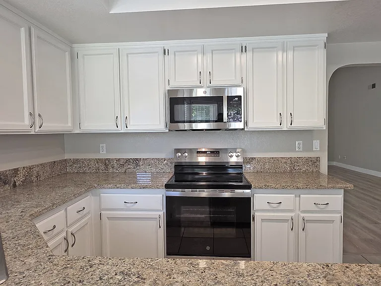 1715 Rockybend Dr — Photo 3