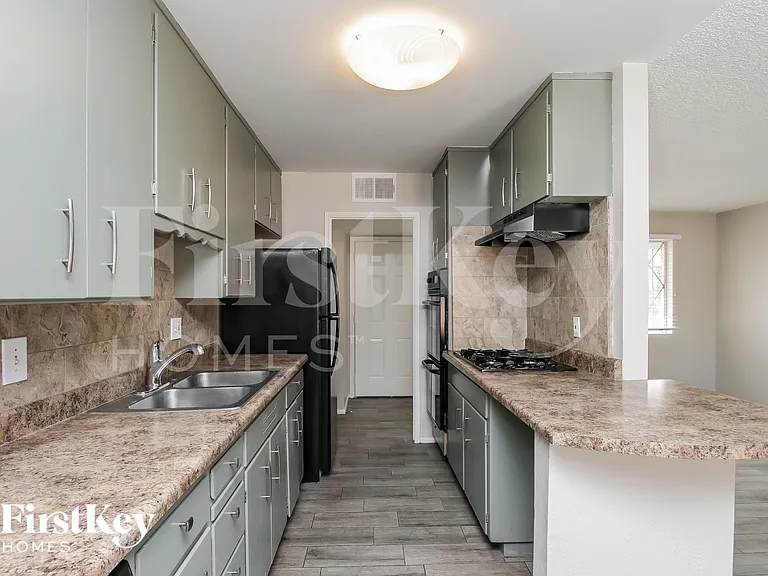 2030 E Aspen Ave — Photo 8