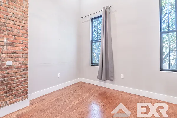 Rented by EXR | media 4