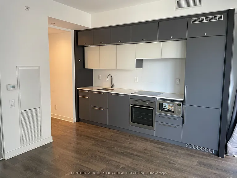 15 Grenville St #506 — Photo 7