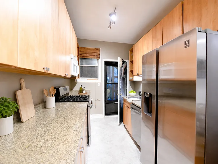 1260 W Pratt Blvd #2 — Photo 8