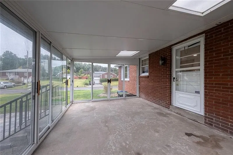 3 bed, 1239 sqft, $2,500 — Photo 3