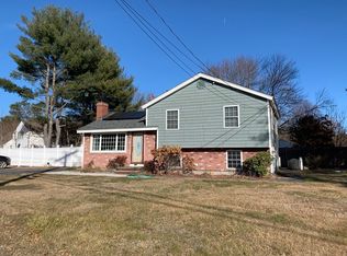520 Foster Rd, Tewksbury, MA 01876