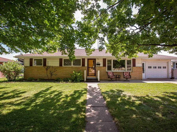 616 S Jefferson St, Cuba City, WI 53807