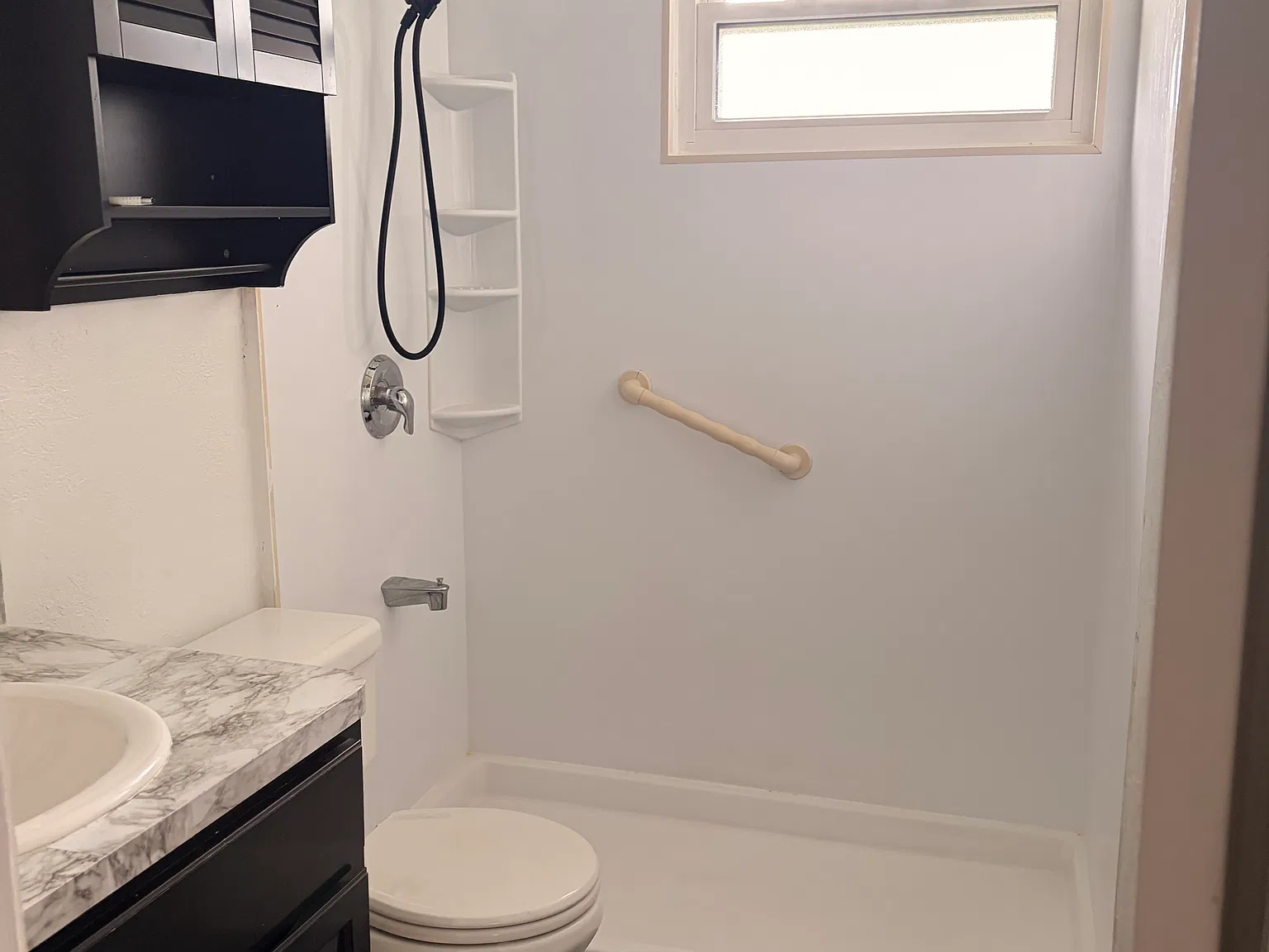3 bed, 1.5 bath, 1300 sqft, $2,000 — Photo 3