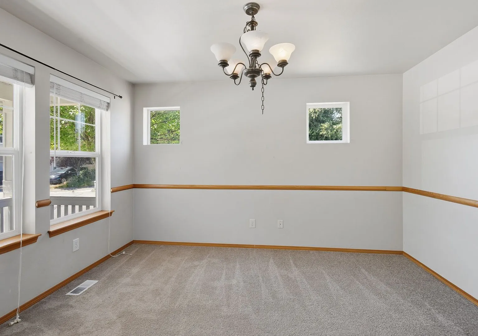 3bd/2.5ba Everett Home — Photo 4