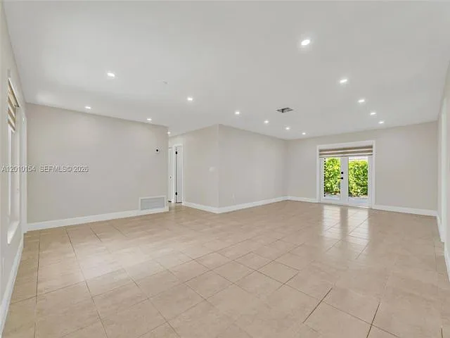 4 bed, 2.0 bath, 1653 sqft, $4,200 — Photo 4