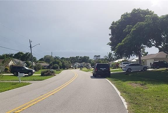 5th image of 2349 SE Grand Dr