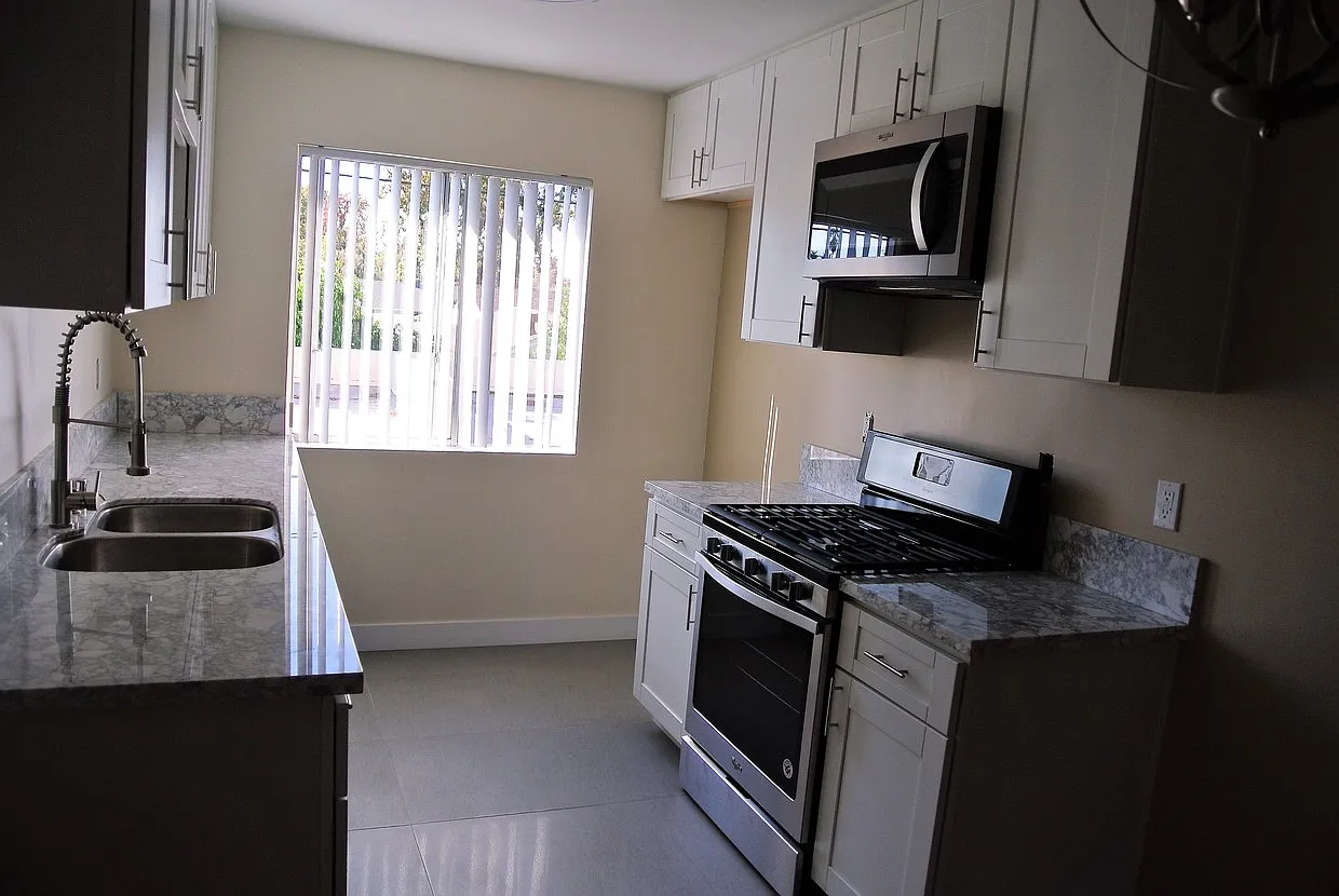 1 bed, 700 sqft, $1,950 — Photo 2