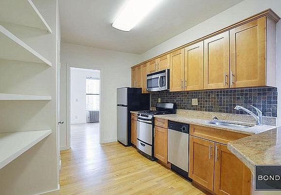 2nd image of 1458 2nd Ave APT 5S