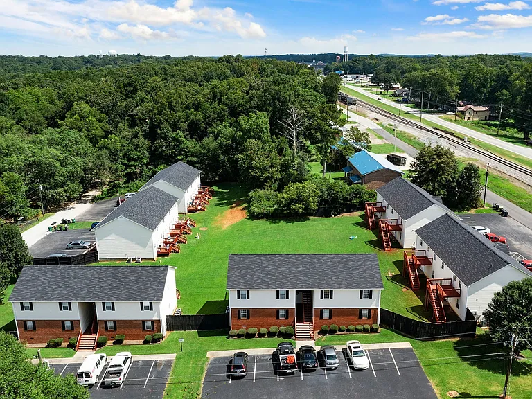 Bremen Oaks — Photo 17