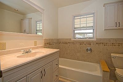 4th image of 415 N Heathdale Ave