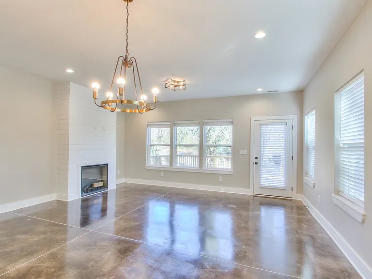 921 Spain Ave — Photo 11
