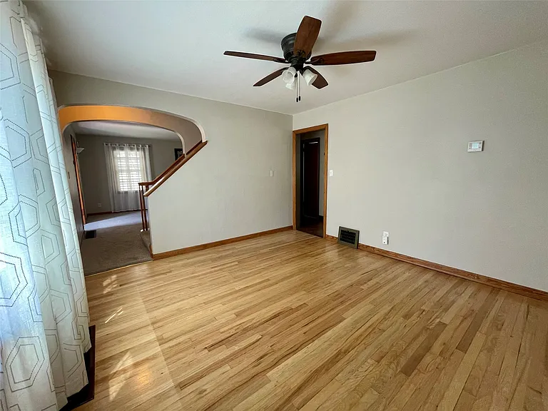 2727 Hall St — Photo 24