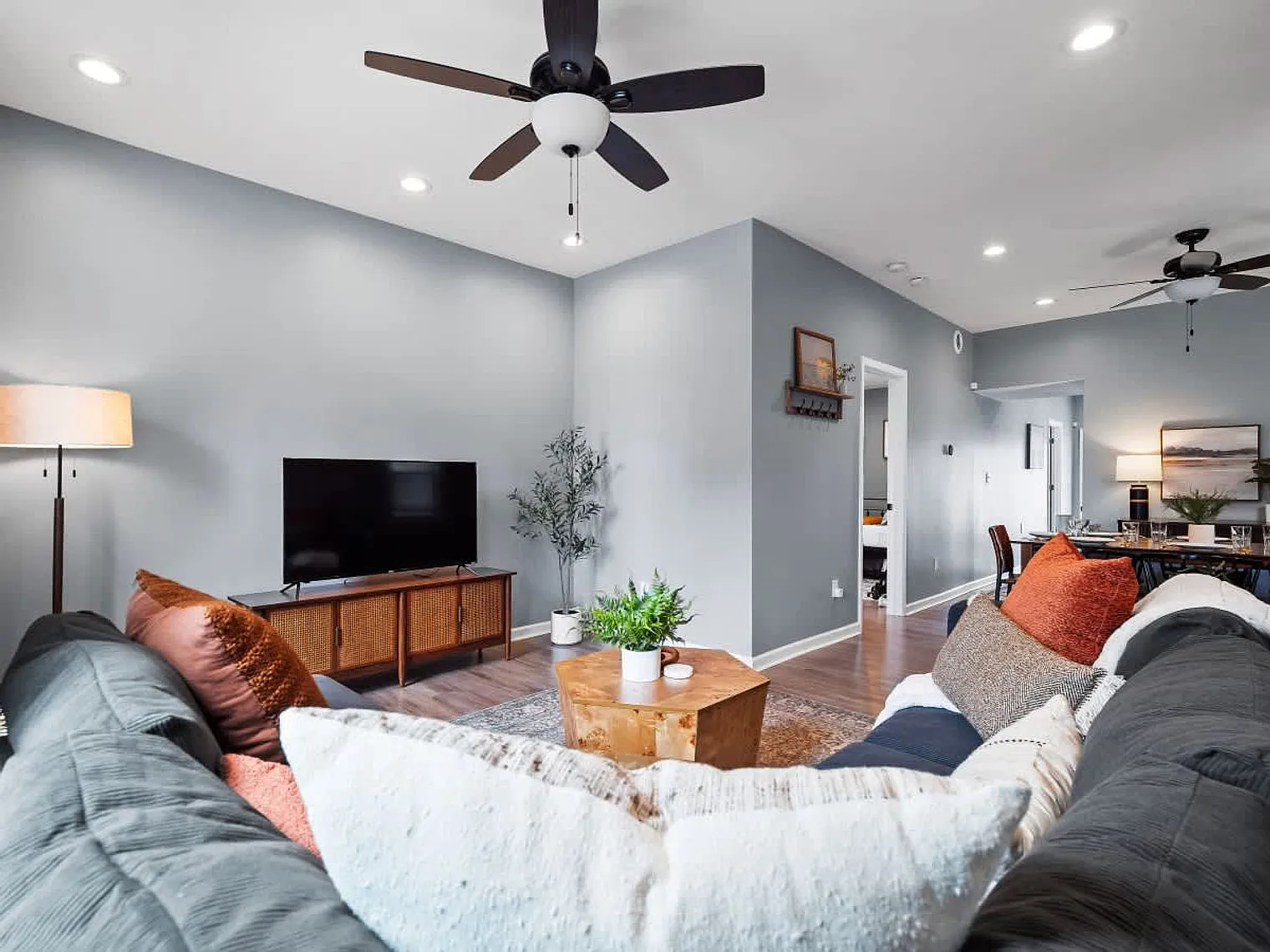 4 bed, 3.0 bath, 1840 sqft, $3,681 — Photo 3