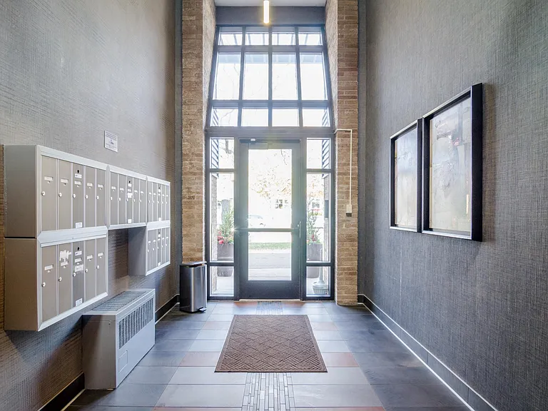 Merriam Park Apartments — Photo 10