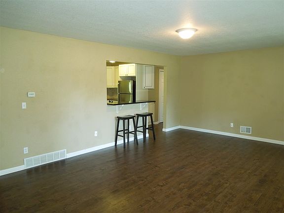 4th image of 9091 Pheasant Dr