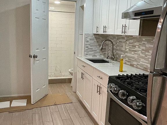 5th image of 406 McDonald Ave Floor 1