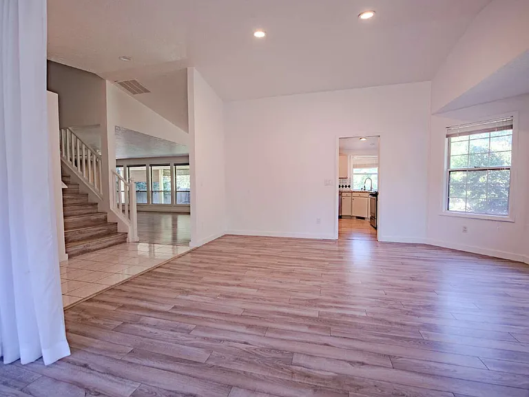 5643 N Citadel Way — Photo 8