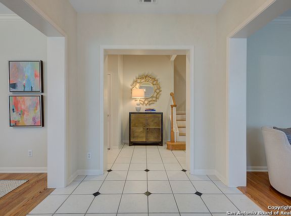 4th image of 908 Tuxedo Ave