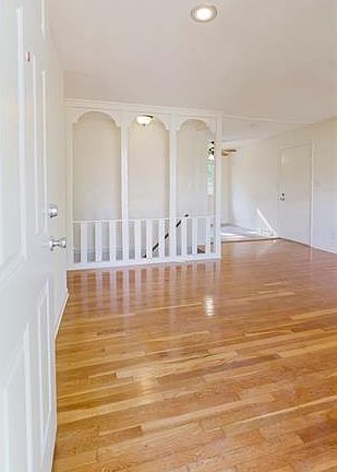 5th image of 446 S Leslie St